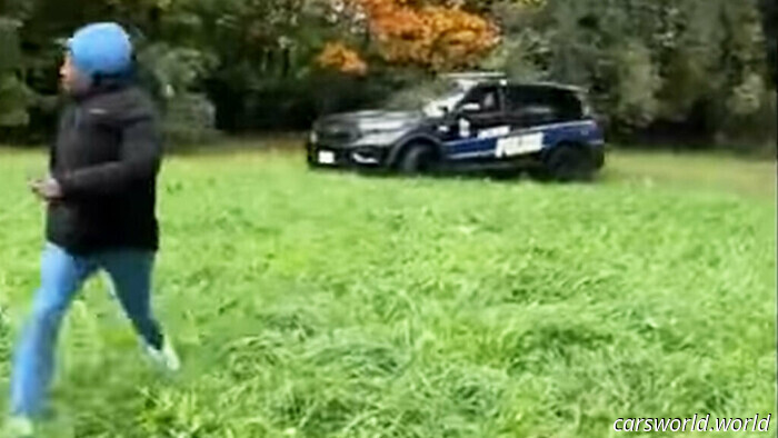 Agente di polizia ripreso in video mentre tenta di investire un uomo | Carscoops